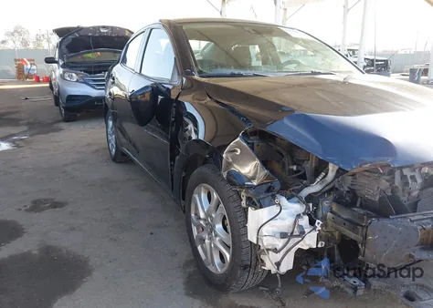 2018 Toyota Yaris Ia z USA, uszkodzony, nr VIN 3MYDLBYV8JY302973